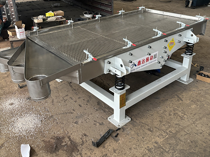 Linear vibrating screen