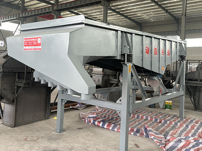 Linear vibrating screen