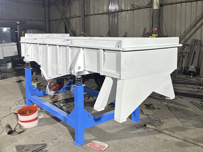 Linear vibrating screen