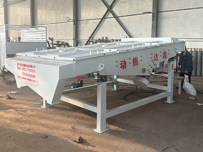Linear vibrating screen