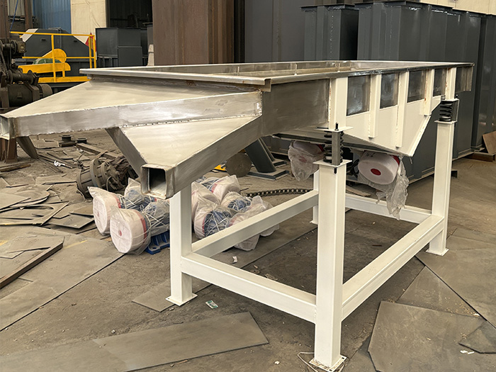 Linear vibrating screen